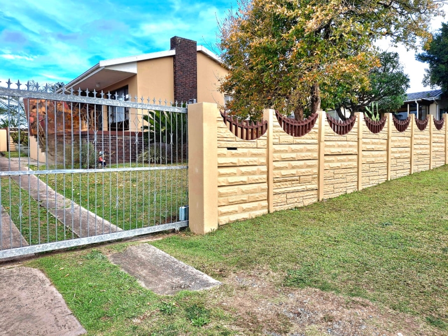 4 Bedroom Property for Sale in Summerpride Eastern Cape